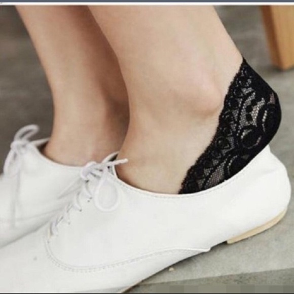 🎀 Pair of Lovely classy no see lace footie no slip socks in black or white  🎀 - Picture 4 of 8